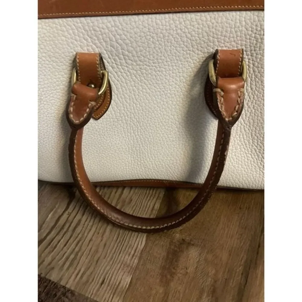 Dooney Bourke Vintage All Weather Off White Leather Purse Satchel Hand Bag